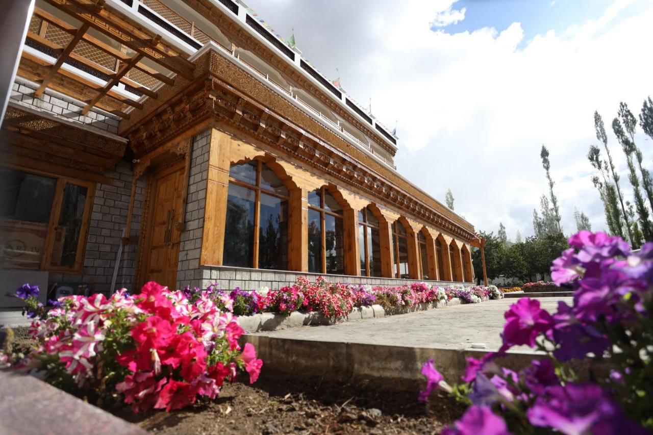 Hotel The Grand Khasdan Leh Exterior photo